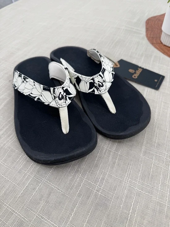 New OluKai Ohana Black and White Floral Flip Flops - NWT - Picture 4 of 6